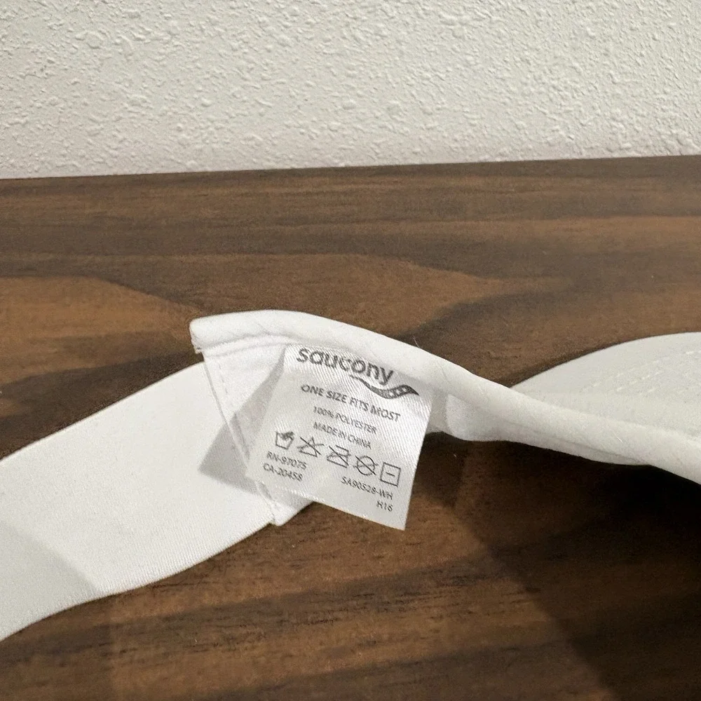 Saucony Running Visor Hat White Lightweight Elastic Stretch Athletic Breathable